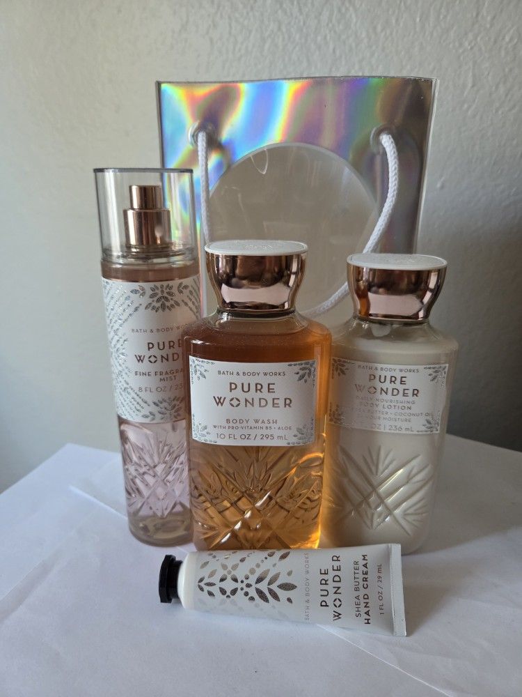 BATH AND BODY WORKS PURE WONDER 4 PEICE GIFT SET IN GIFT BAG, NEW AS PICTUREF