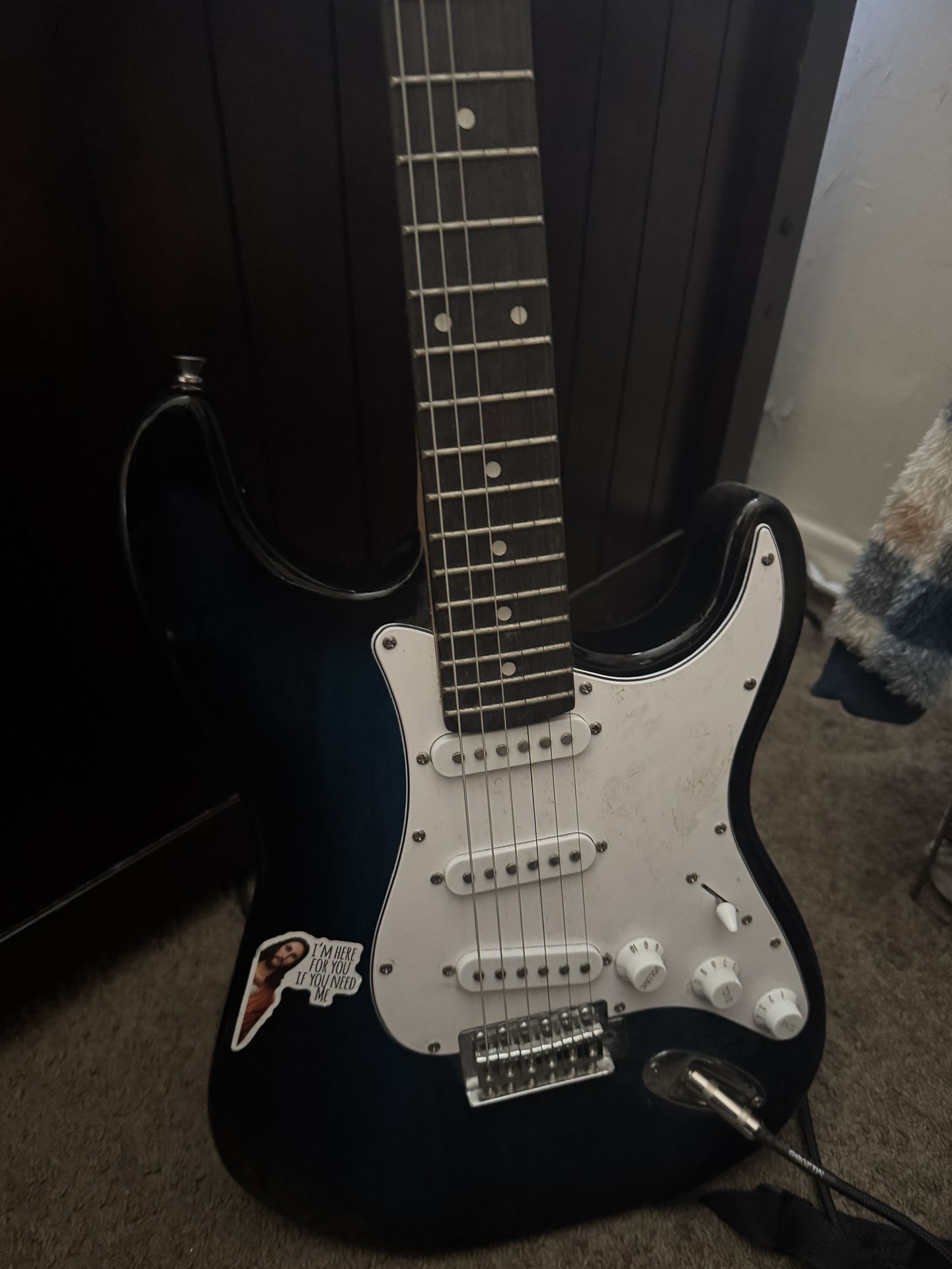 Zeny Electric Guitar w Amp and Cord