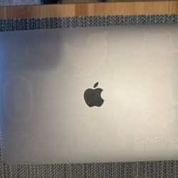 MacBook Pro 13  ( Intel i5 - 8GB RAM - 250 GB SSD) 
