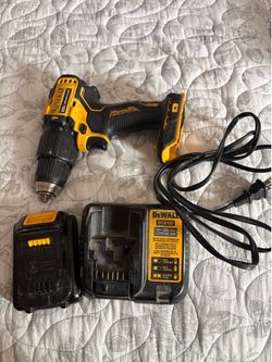 DEWALT 20V MAX Brushless Drill Kit – Battery, Charger & Bit Sets