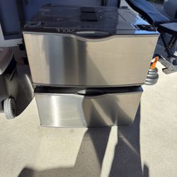Used Samsung Pedestals