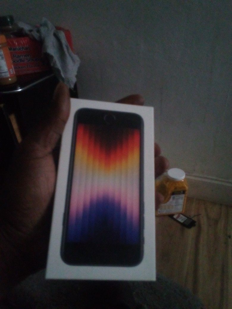 Iphone SE Brand New In The Box 2