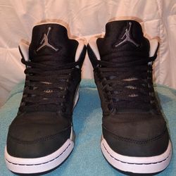 Jordan 5 Retro Moonlight (440888-011) size 7y