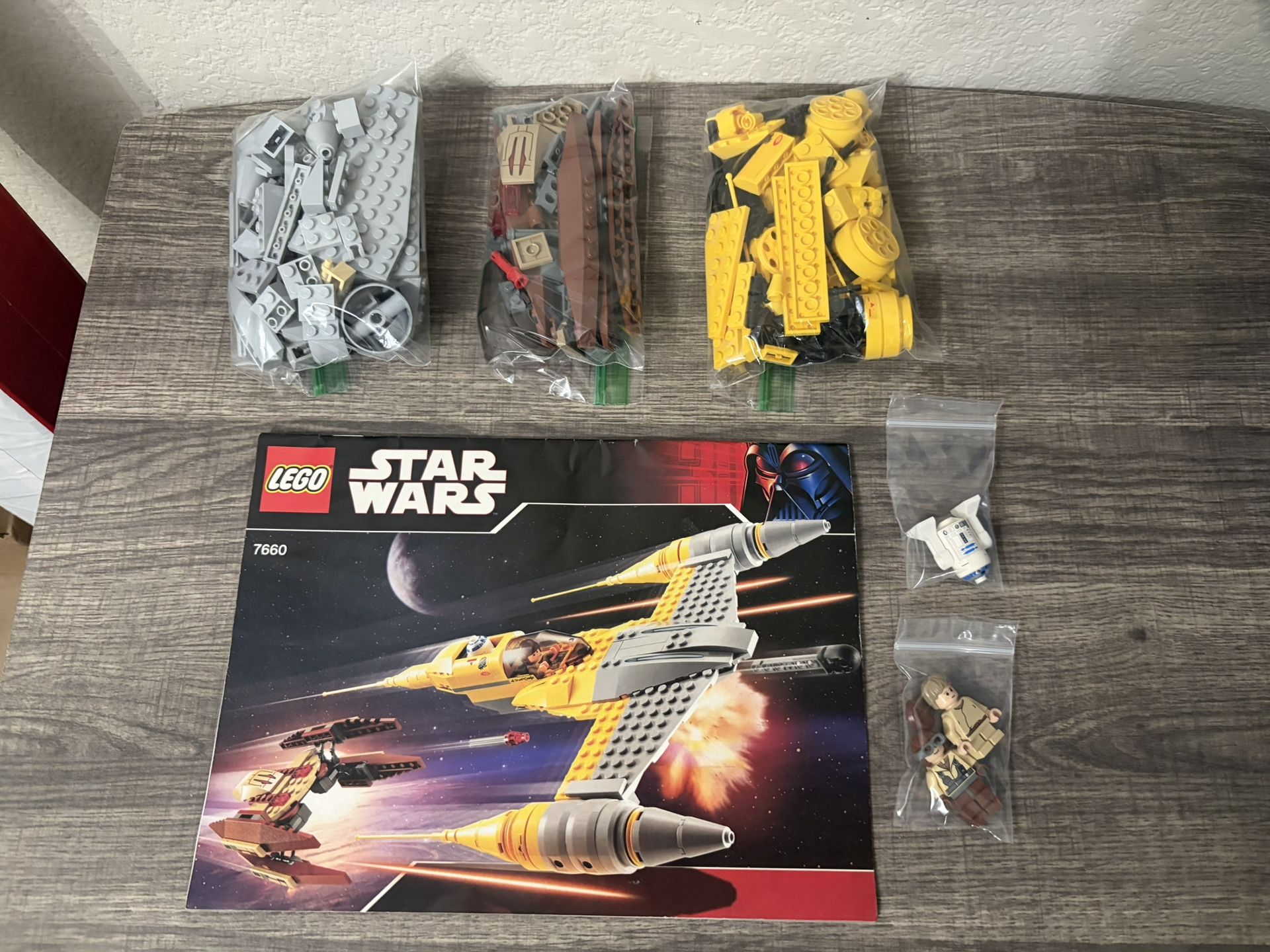 LEGO Star Wars: Naboo N-1 Starfighter with Vulture Droid (7660)