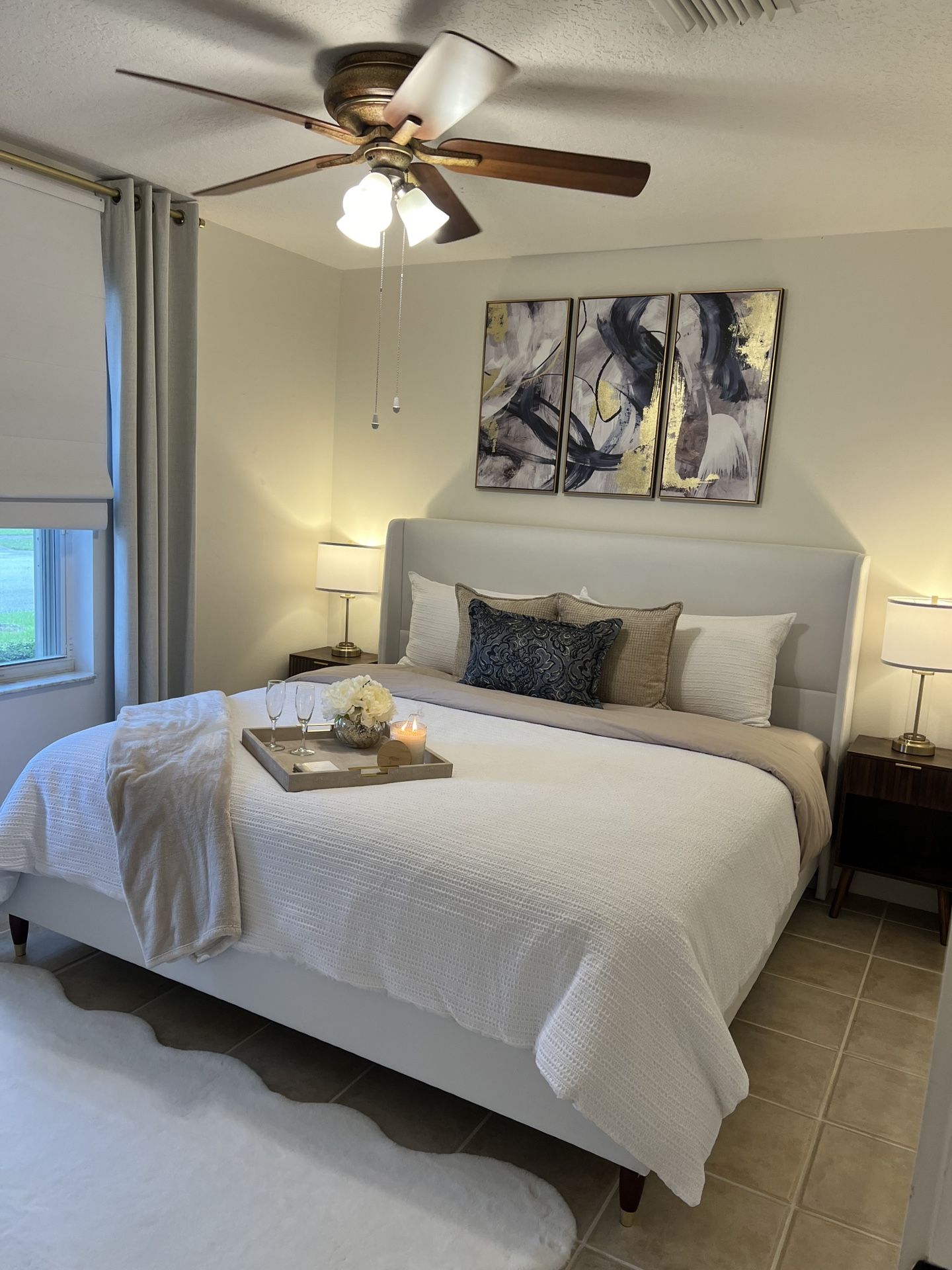 Belo Upholstered Platform Bed