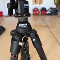 Manfrotto 440 CMg carbon fiber tripod