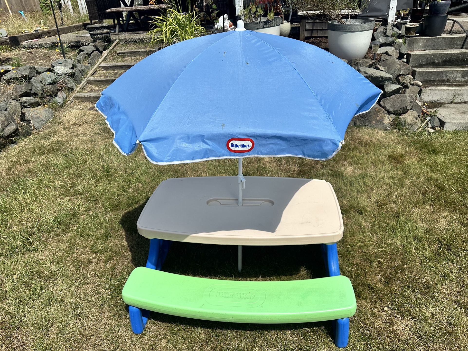 Kids Picnic Table W/Umbrella