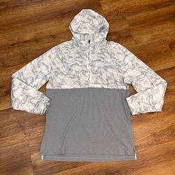 Under Armour XL track jacket camo pullover size XL men’s gray white quarter zip