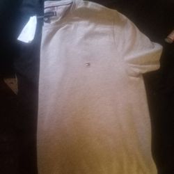 Tommy Higfiger grey tee shirt 