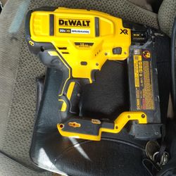 *DeWalt 18g Brad Nailer*