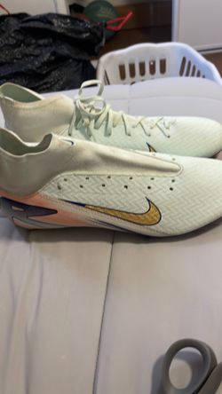 Mecurial superfly air cleats