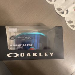 OAKLEY SNOW GOGGLES