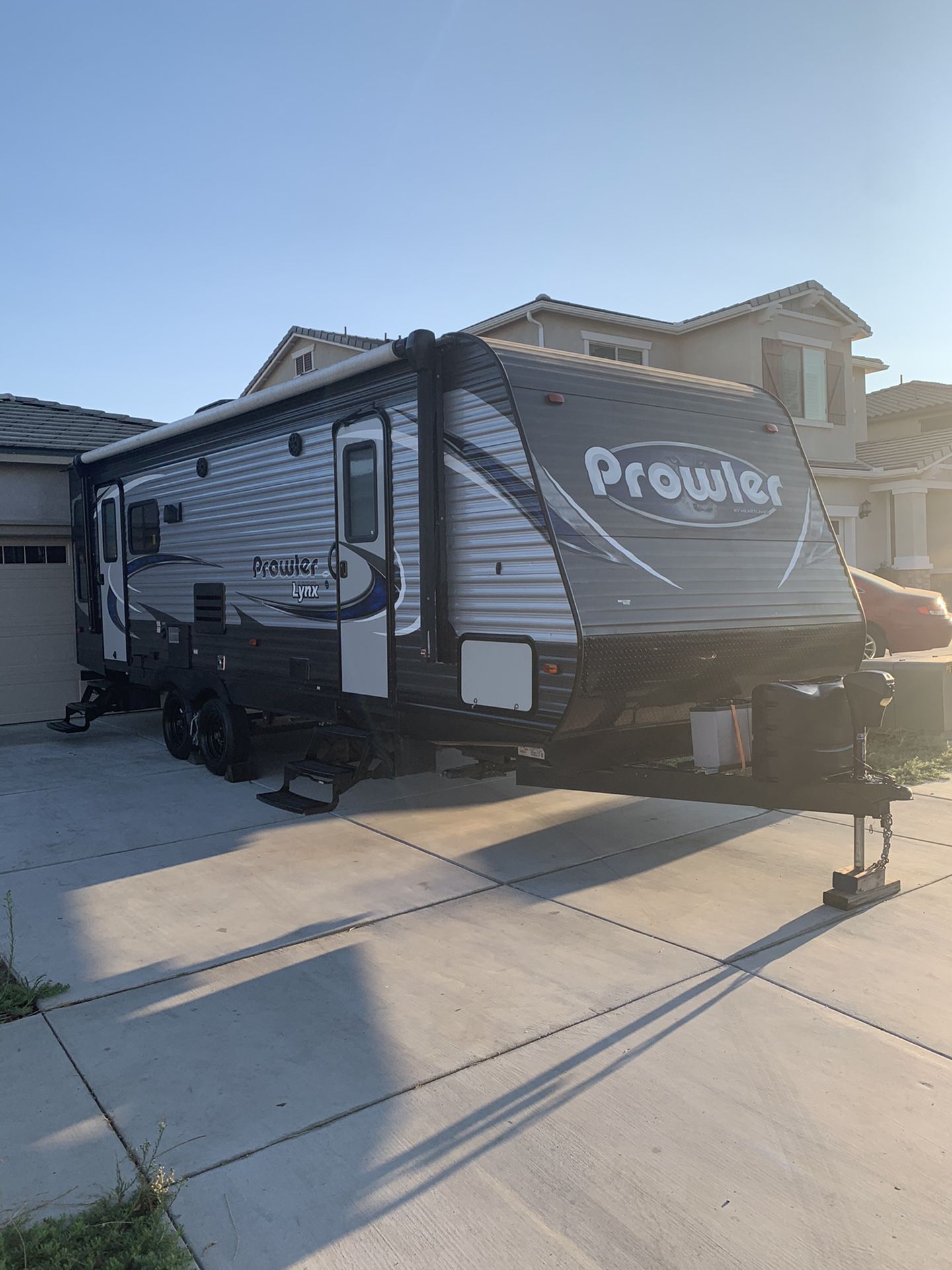 2018 Prowler Lynx 26 ft Travel Trailer Double Door Entry w/ Super Slide