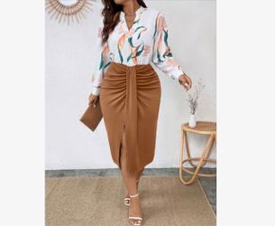 Thigh Slit Ruched Notch Neck Drawing Print