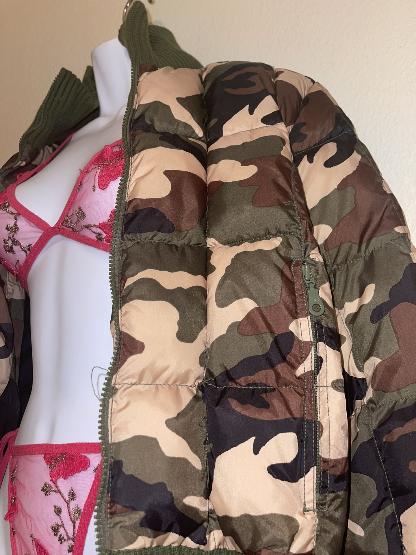 Camo Tommy Hilfiger Puffer Jacket(large) Unisex