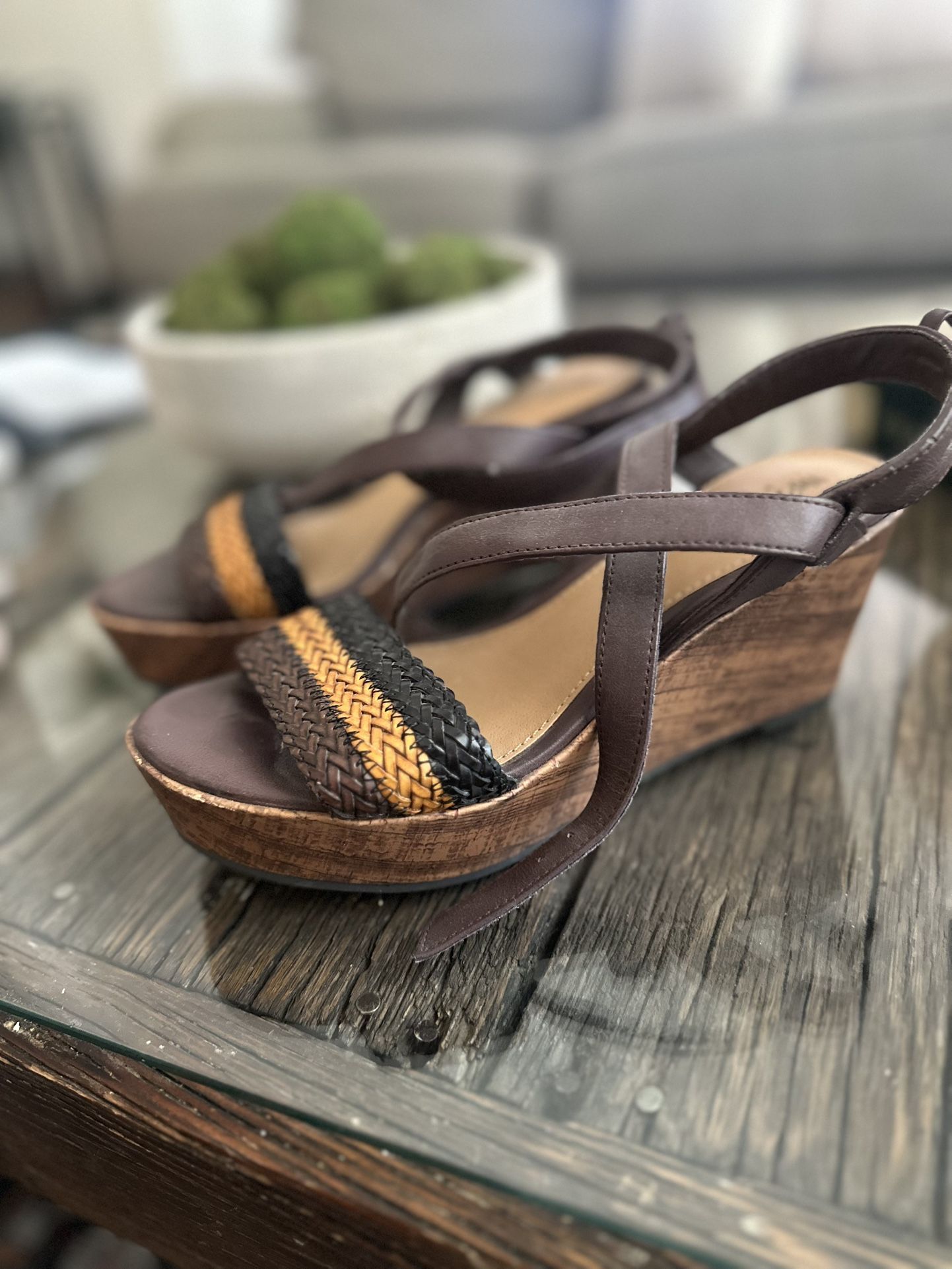 🌿 Woven Strap Wood Wedge Sandals – Size 6.5 – Worn Once
