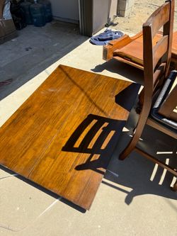 Dining room table