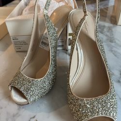 Imagine Vince Camuto how do the size 9.5 Gold 