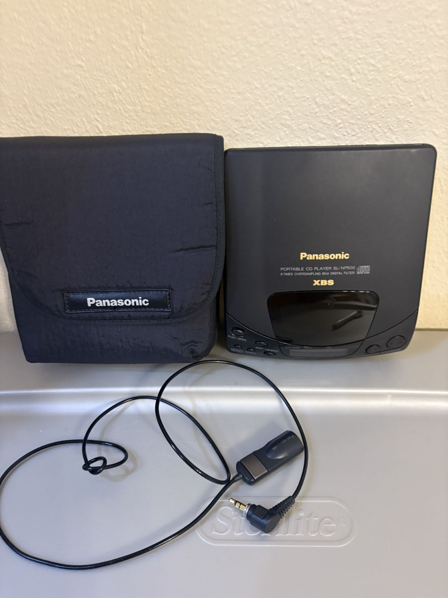VTG Panasonic CD Player SL-NP500 W/case (FOR PARTS ONLY, NOT WORKING)