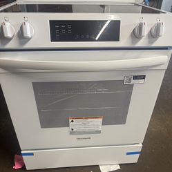 Frigidaire 30" Front Control Electric Range