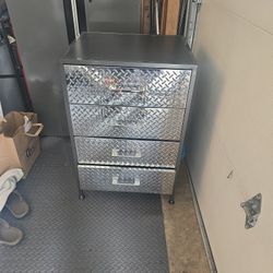 4 Drawer Dresser Or Storage