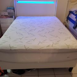 cama matrimonial blanca