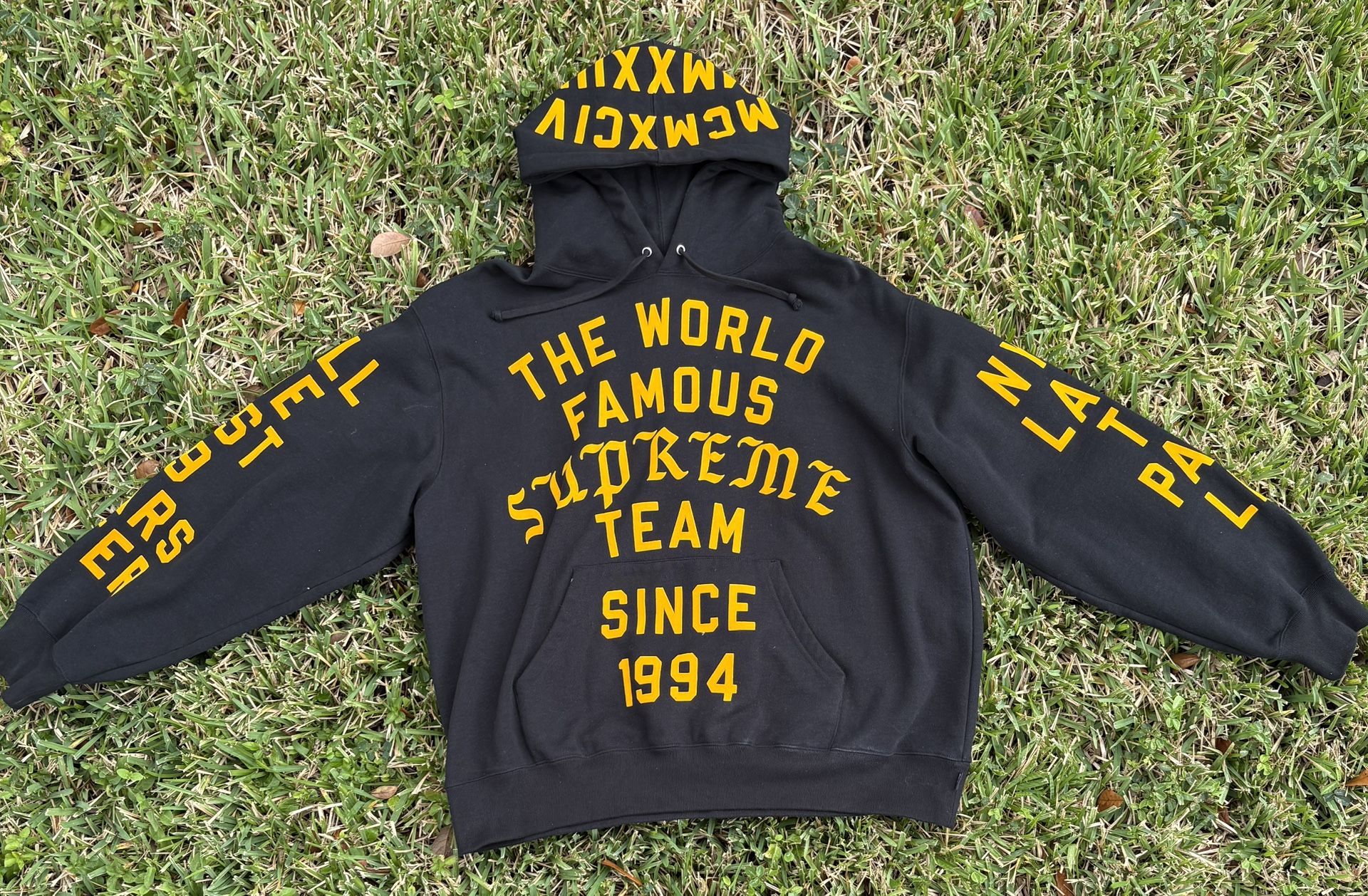 Authentic Supreme Hoodie Size Medium