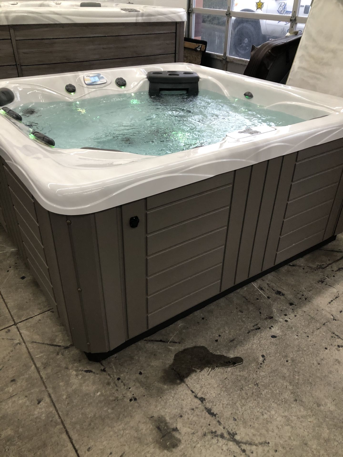 Master Spa 7.2 Hot Tub