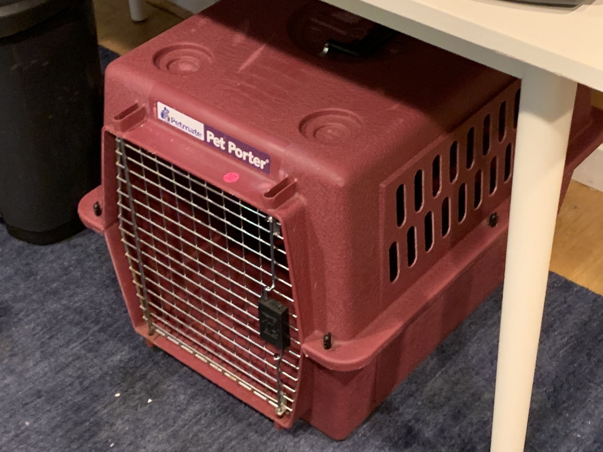 Medium pet crate/pet carrier