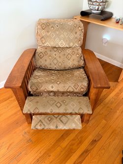 Vintage solid oak Mission/Craftsman reclining chair
