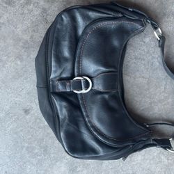 Leather”. KENNETH COLE PURSE