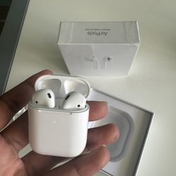 Airpods (1st Generation)