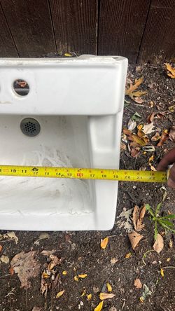 Freestanding sink
