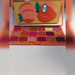 I Heart Revolution Mini Eyeshadow Palette Tasty Peach 