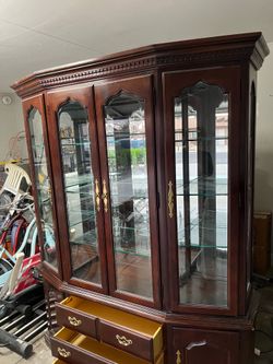 Thomasville collectors edition hutch