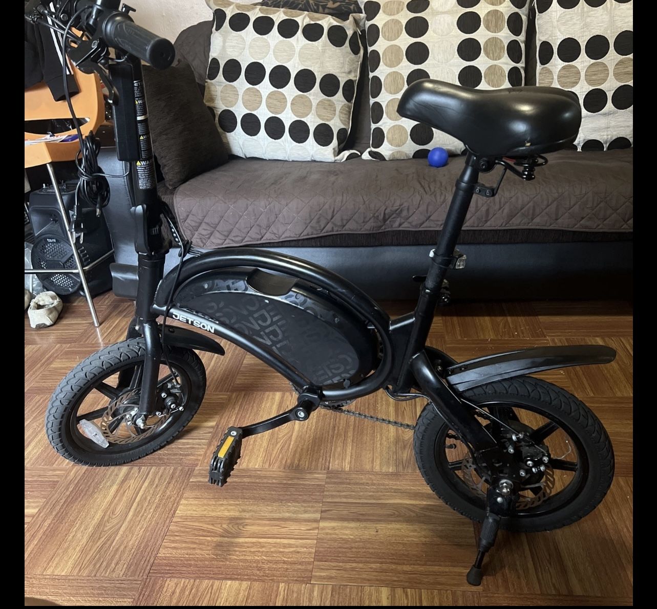 Jetson Bolt Pro eBike with 30 miles Max Operating Range & 15.5 mph Top Speed, Charger Included