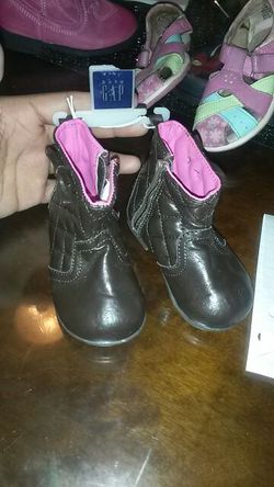 New BABY GAP BOOTS SIZE 4 INFANT
