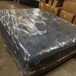 Queen Stearns And Foster Luxury Pillow Top Mattress