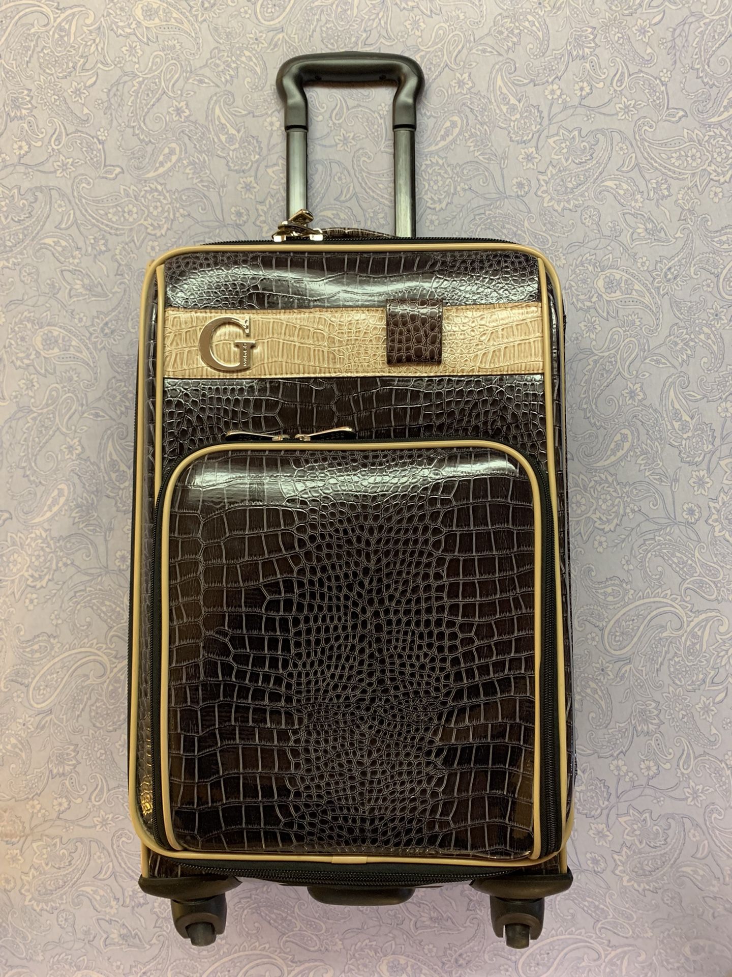 GUESS Carry On Rolling Luggage Suitcase 23x14x10”