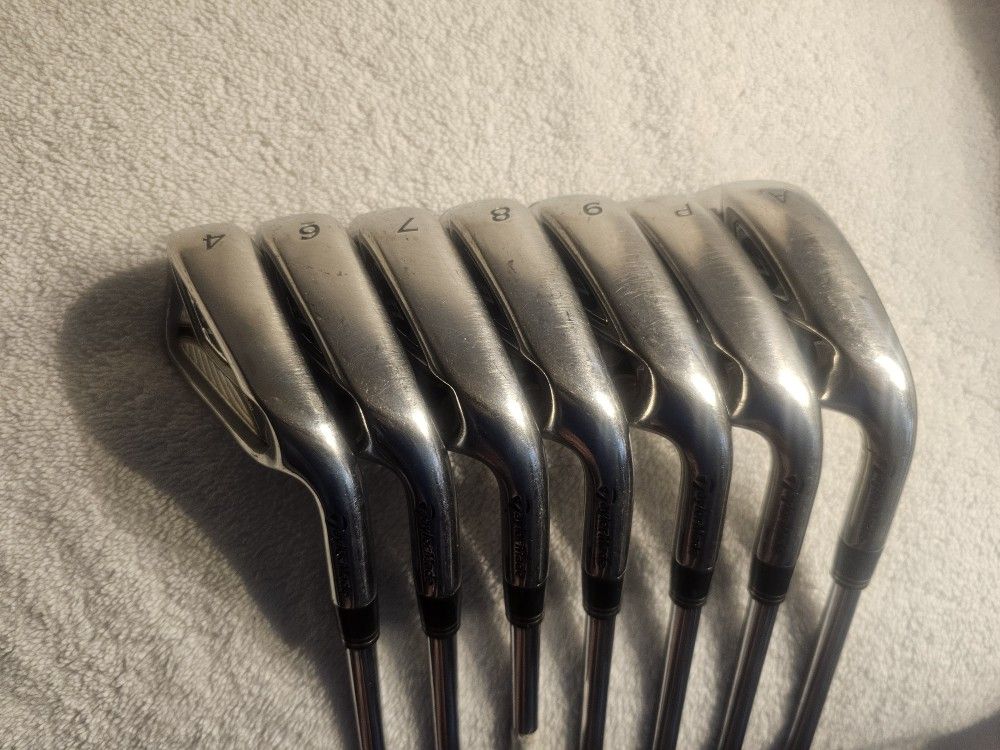 Taylormade r7 Irons 4,6,7,8,9,PW,AW 