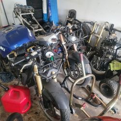 ( 2 )2003 Gsxr 1k For 2500 Obo 