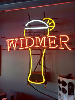 Widmer neon sign