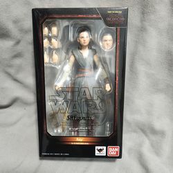 Rey (The Last Jedi) - Bandai S.H.Figuarts Star Wars Figure