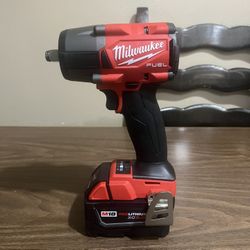 Milwaukee M18 Fuel 1/2” Mid-Torque Impact Wrench with XC5.0 Battery 