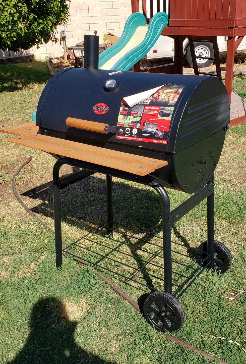 Char-Griller Super Pro Charcoal Grill