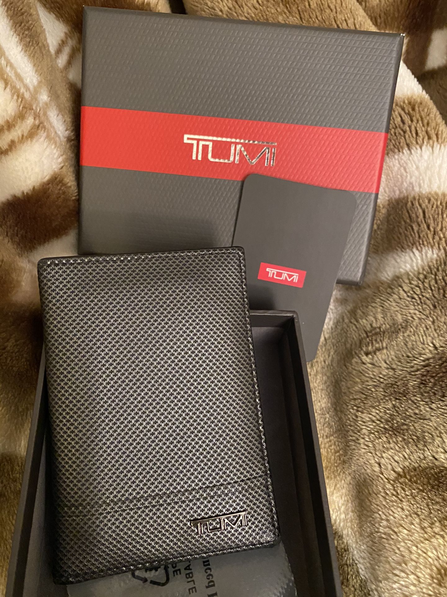 TUMI carbon Fiber Leather Men’s Wallet