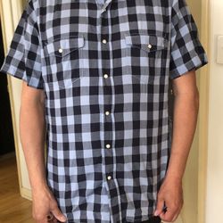 Large Button Down Men’s Shirt/Camisa De Botones