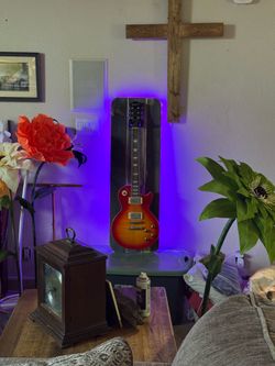 Guitar wall hanger