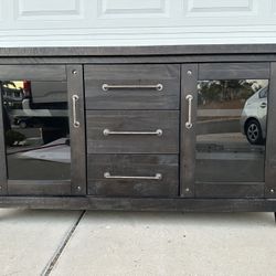 Hard Wood 80”TV Stand Dimensions:65”(W)x20”(D)x34”(H) Great working In good Condition