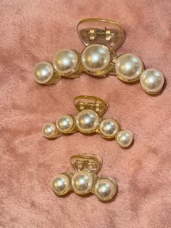 Pearl hair clips